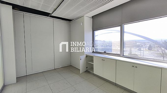 LOCAL COMERCIAL + 30 PLAZAS DE PARKING EN ZIZUR MAYOR