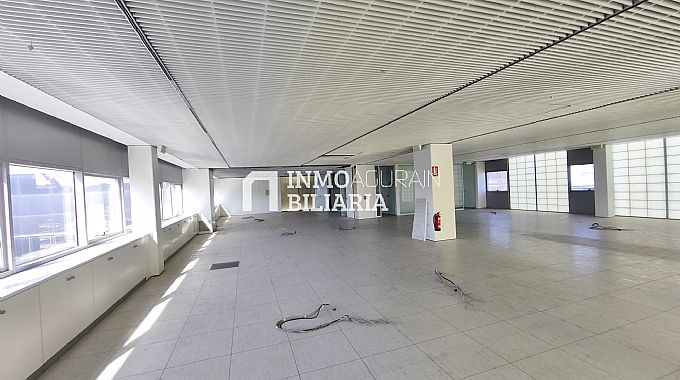 LOCAL COMERCIAL + 30 PLAZAS DE PARKING EN ZIZUR MAYOR