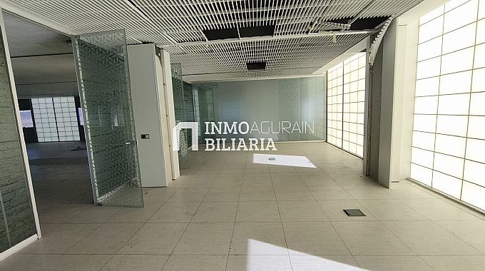LOCAL COMERCIAL + 30 PLAZAS DE PARKING EN ZIZUR MAYOR