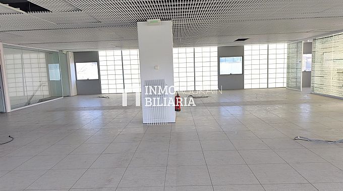LOCAL COMERCIAL + 30 PLAZAS DE PARKING EN ZIZUR MAYOR