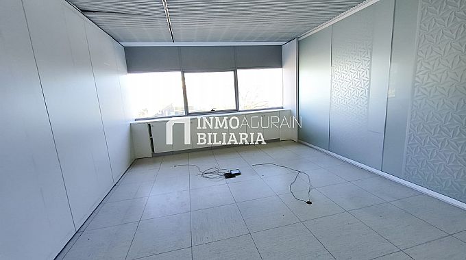 LOCAL COMERCIAL + 30 PLAZAS DE PARKING EN ZIZUR MAYOR