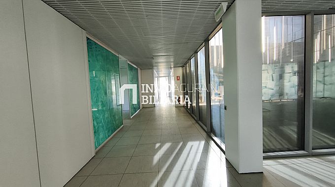 LOCAL COMERCIAL + 30 PLAZAS DE PARKING EN ZIZUR MAYOR