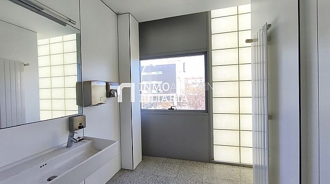 LOCAL COMERCIAL + 30 PLAZAS DE PARKING EN ZIZUR MAYOR