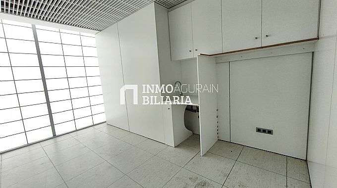 LOCAL COMERCIAL + 30 PLAZAS DE PARKING EN ZIZUR MAYOR