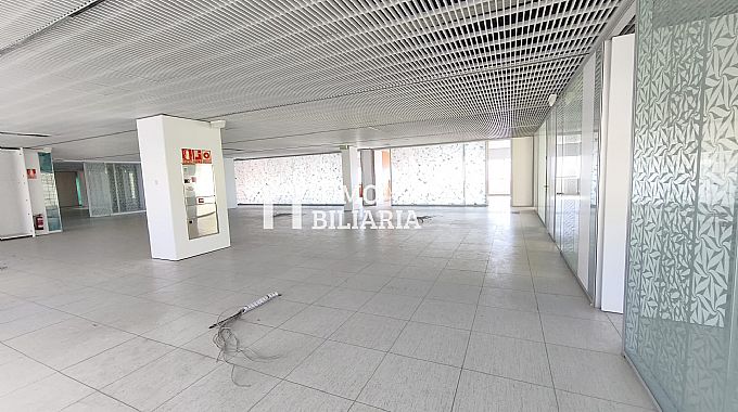 LOCAL COMERCIAL + 30 PLAZAS DE PARKING EN ZIZUR MAYOR