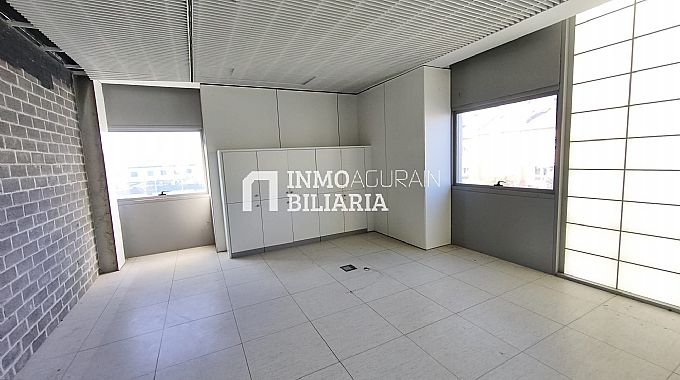 LOCAL COMERCIAL + 30 PLAZAS DE PARKING EN ZIZUR MAYOR