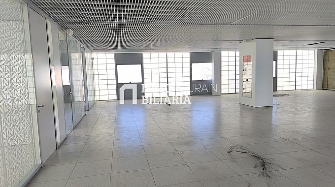 LOCAL COMERCIAL + 30 PLAZAS DE PARKING EN ZIZUR MAYOR