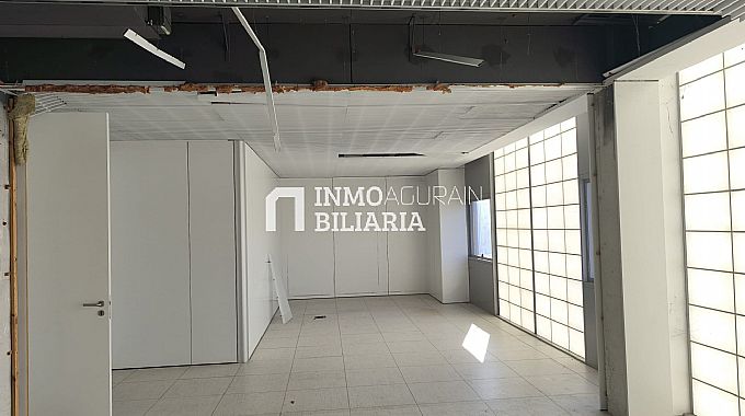 LOCAL COMERCIAL + 30 PLAZAS DE PARKING EN ZIZUR MAYOR