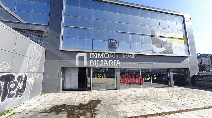 LOCAL COMERCIAL EN BRUTO + 10 PLAZAS DE GARAJE EN ZIZUR MAYOR