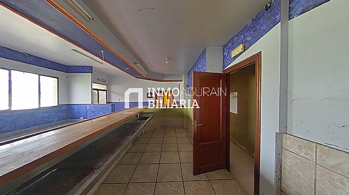 LOCAL EN ZUIGA