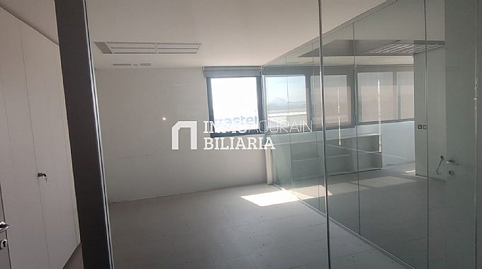 OFICINA PLANTA ENTERA BERRIOPLANO + 21 GARAJES + TRASTERO