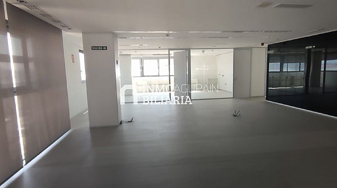 OFICINA PLANTA ENTERA BERRIOPLANO + 21 GARAJES + TRASTERO