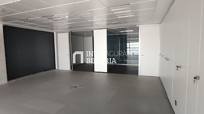 OFICINA PLANTA ENTERA BERRIOPLANO + 21 GARAJES + TRASTERO