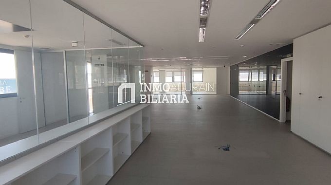 OFICINA PLANTA ENTERA BERRIOPLANO + 21 GARAJES + TRASTERO