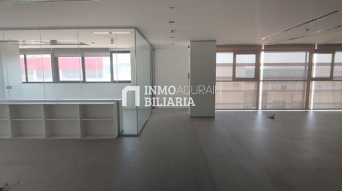OFICINA PLANTA ENTERA BERRIOPLANO + 21 GARAJES + TRASTERO
