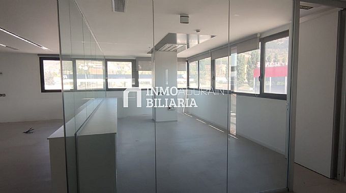 OFICINA PLANTA ENTERA BERRIOPLANO + 21 GARAJES + TRASTERO