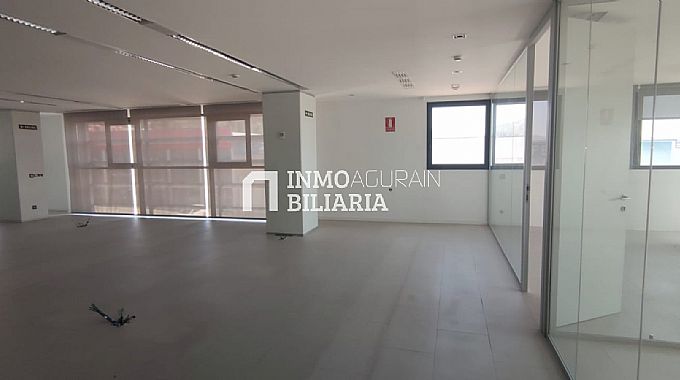 OFICINA PLANTA ENTERA BERRIOPLANO + 21 GARAJES + TRASTERO