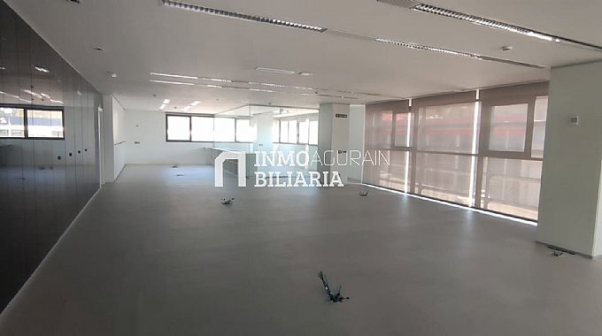 OFICINA PLANTA ENTERA BERRIOPLANO + 21 GARAJES + TRASTERO