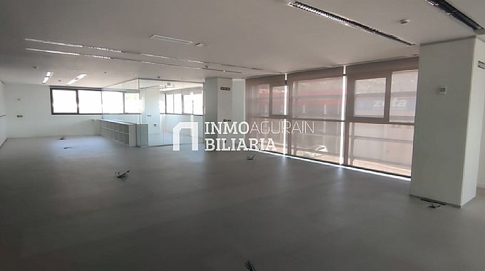 OFICINA PLANTA ENTERA BERRIOPLANO + 21 GARAJES + TRASTERO