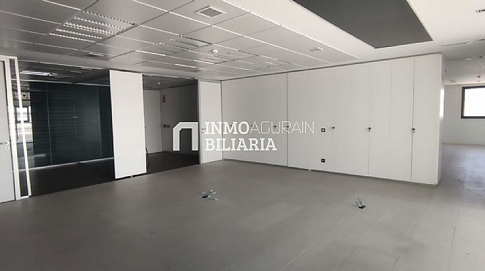 OFICINA PLANTA ENTERA BERRIOPLANO + 21 GARAJES + TRASTERO