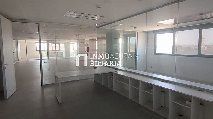 OFICINA PLANTA ENTERA BERRIOPLANO + 21 GARAJES + TRASTERO