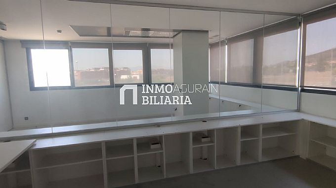 OFICINA PLANTA ENTERA BERRIOPLANO + 21 GARAJES + TRASTERO