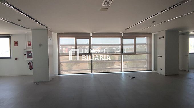 OFICINA PLANTA ENTERA BERRIOPLANO + 21 GARAJES + TRASTERO