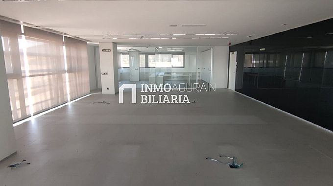 OFICINA PLANTA ENTERA BERRIOPLANO + 21 GARAJES + TRASTERO
