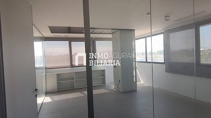 OFICINA PLANTA ENTERA BERRIOPLANO + 21 GARAJES + TRASTERO