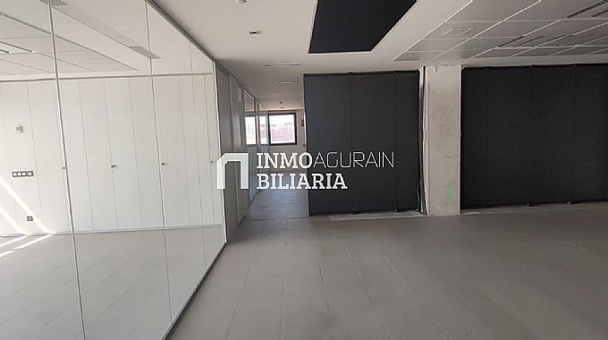OFICINA PLANTA ENTERA BERRIOPLANO + 21 GARAJES + TRASTERO
