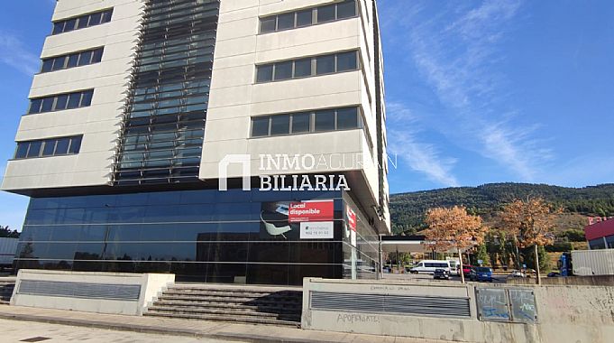 OFICINA PLANTA ENTERA BERRIOPLANO + 21 GARAJES + TRASTERO