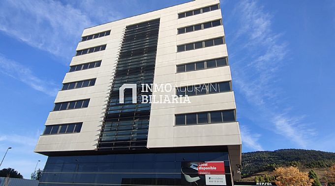 OFICINA PLANTA ENTERA BERRIOPLANO + 21 GARAJES + TRASTERO