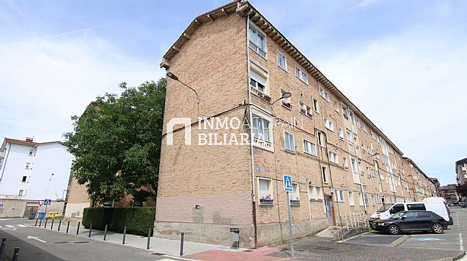 PISO EN CALLE ALZANIA DE ALTSASU/ALSASUA