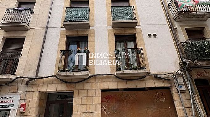 Piso en venta en Kale Nagusia, 38