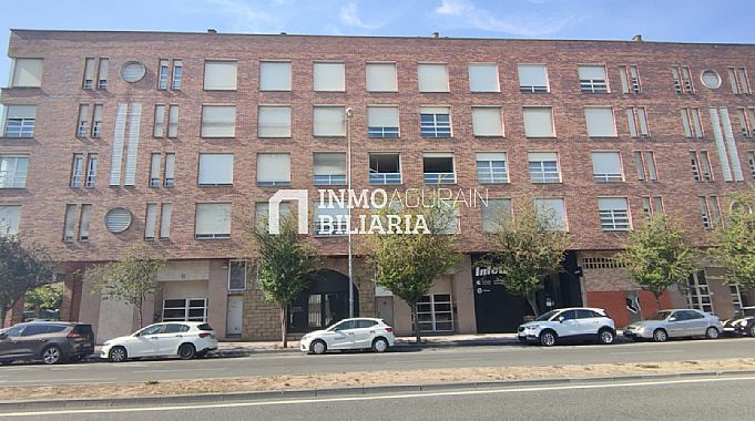 Venta / Alquiler de local comercial en Pamplona