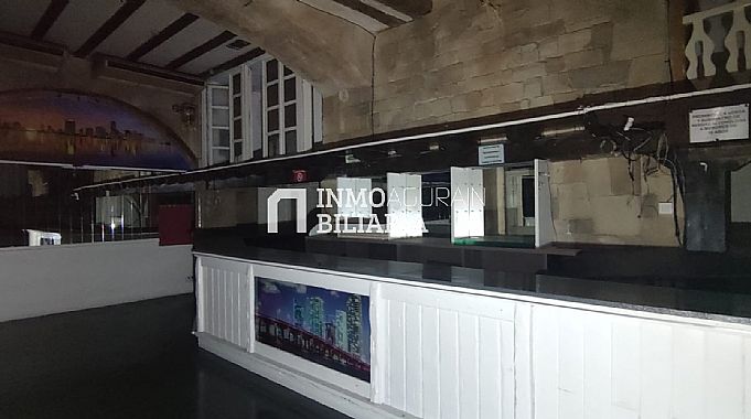 Venta / Alquiler de local comercial en Pamplona