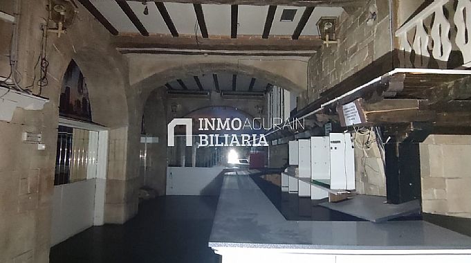 Venta / Alquiler de local comercial en Pamplona