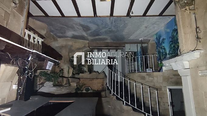Venta / Alquiler de local comercial en Pamplona