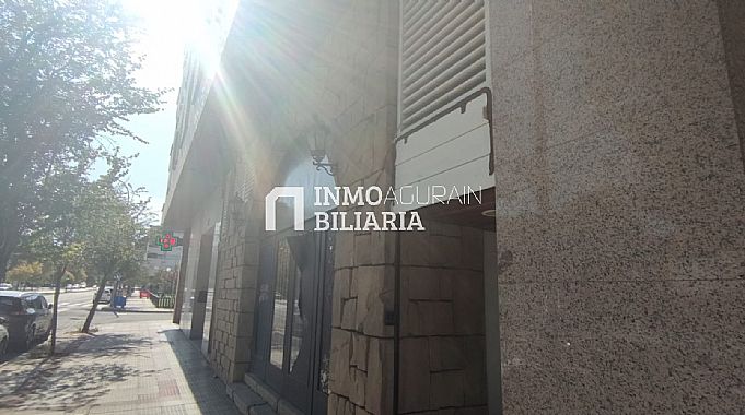Venta / Alquiler de local comercial en Pamplona
