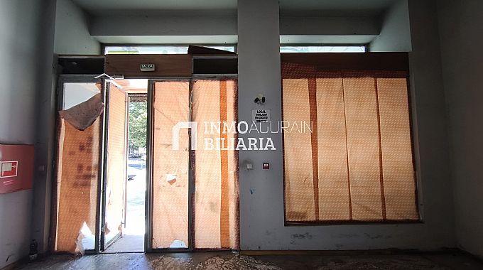 Venta / Alquiler de local comercial en Pamplona