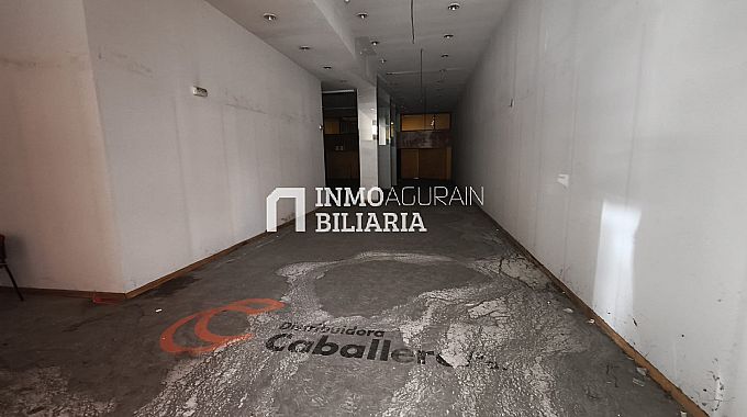 Venta / Alquiler de local comercial en Pamplona