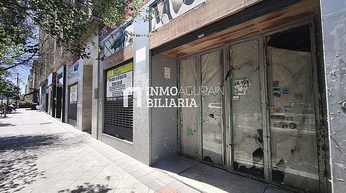 Venta / Alquiler de local comercial en Pamplona