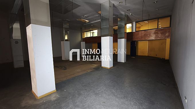Venta / Alquiler de local comercial en Pamplona