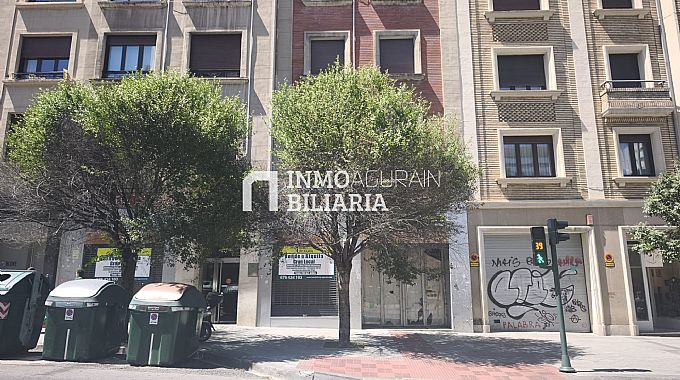 Venta / Alquiler de local comercial en Pamplona
