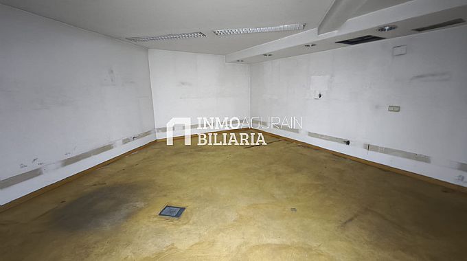 Venta / Alquiler de local comercial en Pamplona