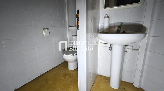 Venta / Alquiler de local comercial en Pamplona
