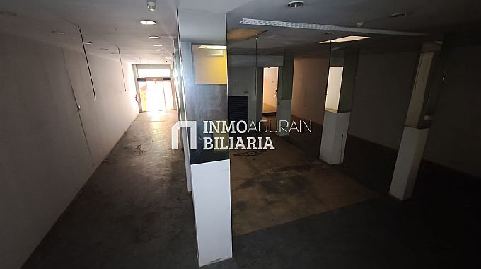 Venta / Alquiler de local comercial en Pamplona