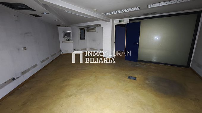 Venta / Alquiler de local comercial en Pamplona