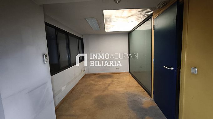 Venta / Alquiler de local comercial en Pamplona