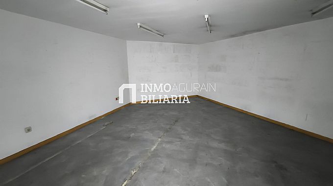 Venta / Alquiler de local comercial en Pamplona